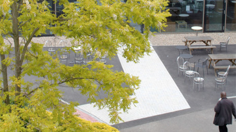 Image of courtyard at Richmond Community College
